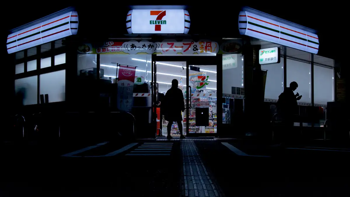 How a 7-Eleven ATM in Japan Handles Your U.S. Card