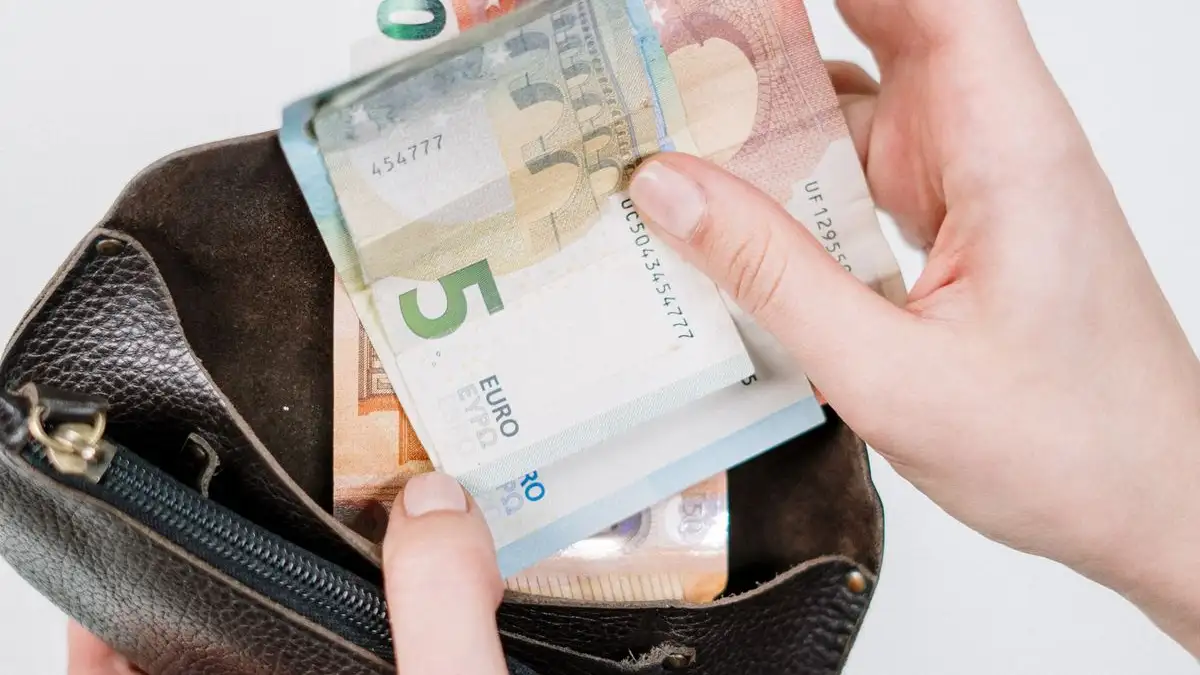 Carrying Too Little Cash in Tokyo Costs You More Time