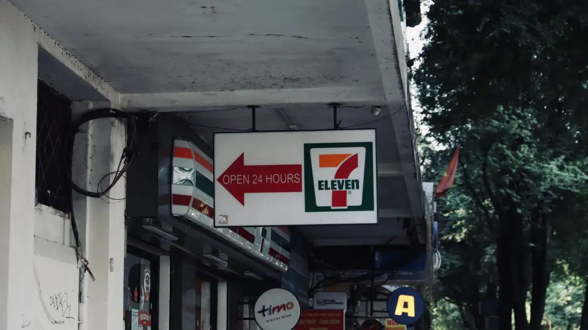 Where 7-Eleven ATMs Sit in Tokyo Stores and Stations